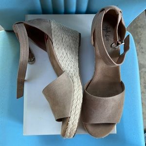 New  size 10 sandals